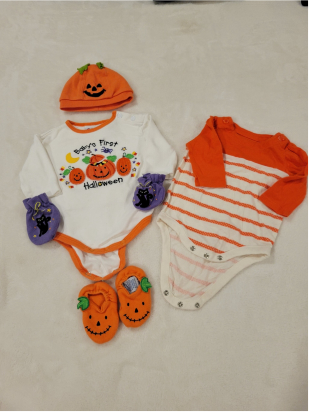 Baby Halloween Outfit Bundle 0-3M Pumpkin Bodysuit Hat Mittens Booties babyGap